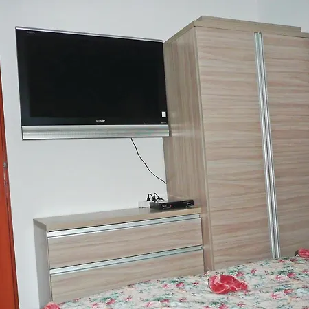 Beautiful In With 4 Bedrooms And Wifi